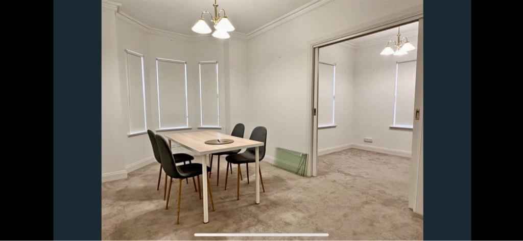 Exterior?w=400&h=260&fit=crop&q=40&auto=format&trim=auto