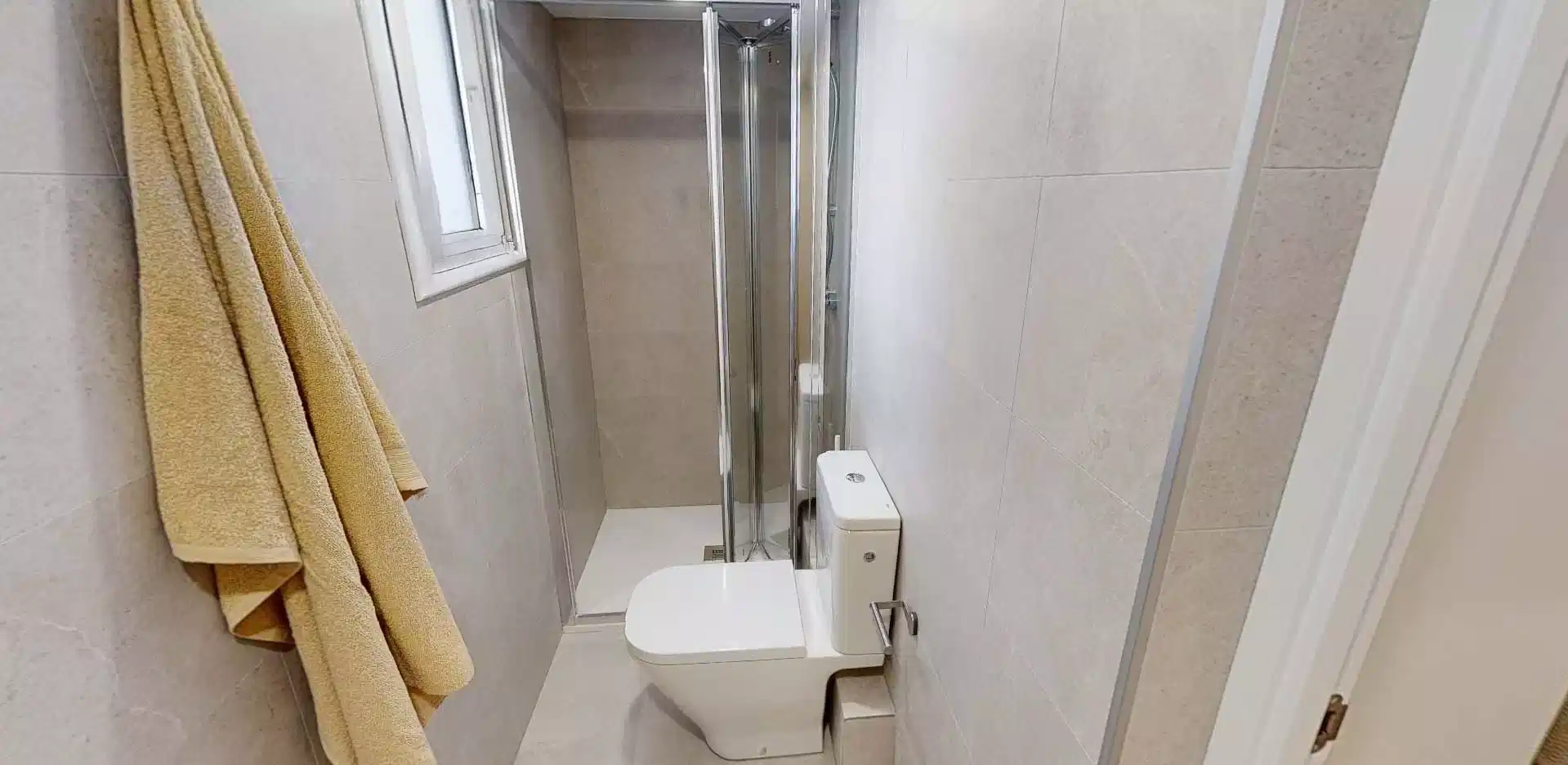 Exterior?w=400&h=260&fit=crop&q=40&auto=format&trim=auto