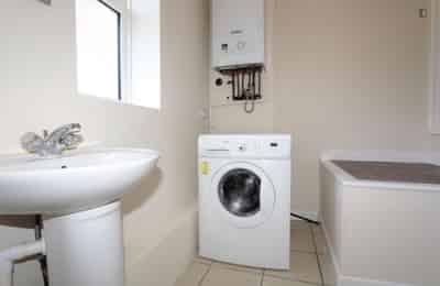 5 bedroom apartment, Capstan Square - London, England, United Kingdom - Bedroom 1 - Bathroom