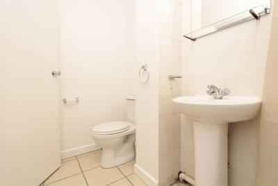 5 bedroom apartment, Capstan Square - London, England, United Kingdom - Bedroom 1  - Bathroom