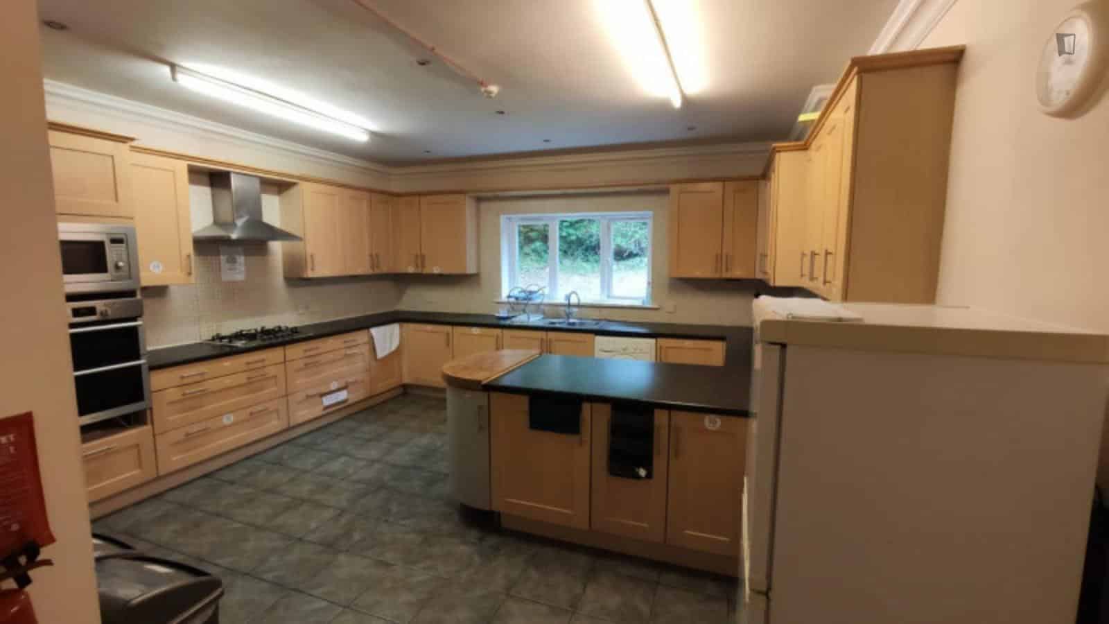 Room 2 - Bedroom?w=400&h=260&fit=crop&q=40&auto=format&trim=auto