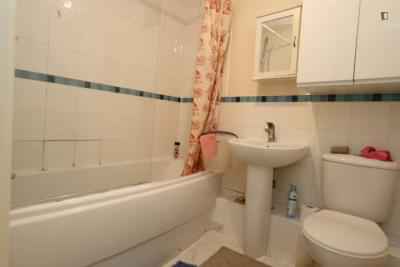 3 bedroom apartment, 35 Sherwood Gardens - London, England, United Kingdom - Bedroom 1  - Bathroom