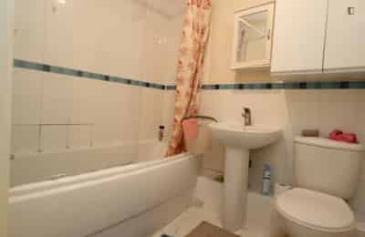 3 bedroom apartment, 35 Sherwood Gardens - London, England, United Kingdom - Bedroom 1 - Bathroom