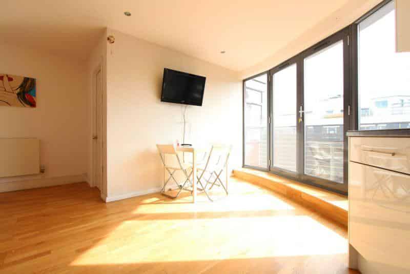 3 bedroom apartment, 72 Copenhagen Pl - London, England, United Kingdom - Common Area