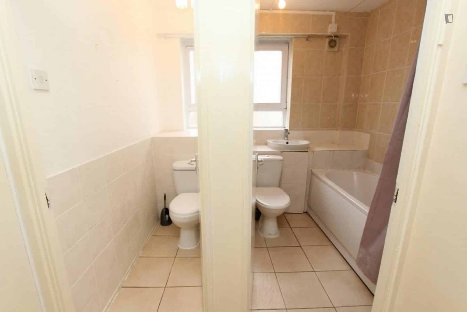 4 bedroom apartment, Priory  Road - London, England, United Kingdom - Bedroom 2 - Bathroom
