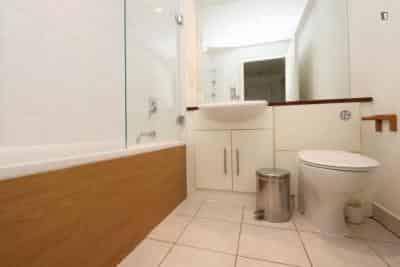 3 bedroom apartment, Metcalfe Court - London, England, United Kingdom - Bedroom 1  - Bathroom