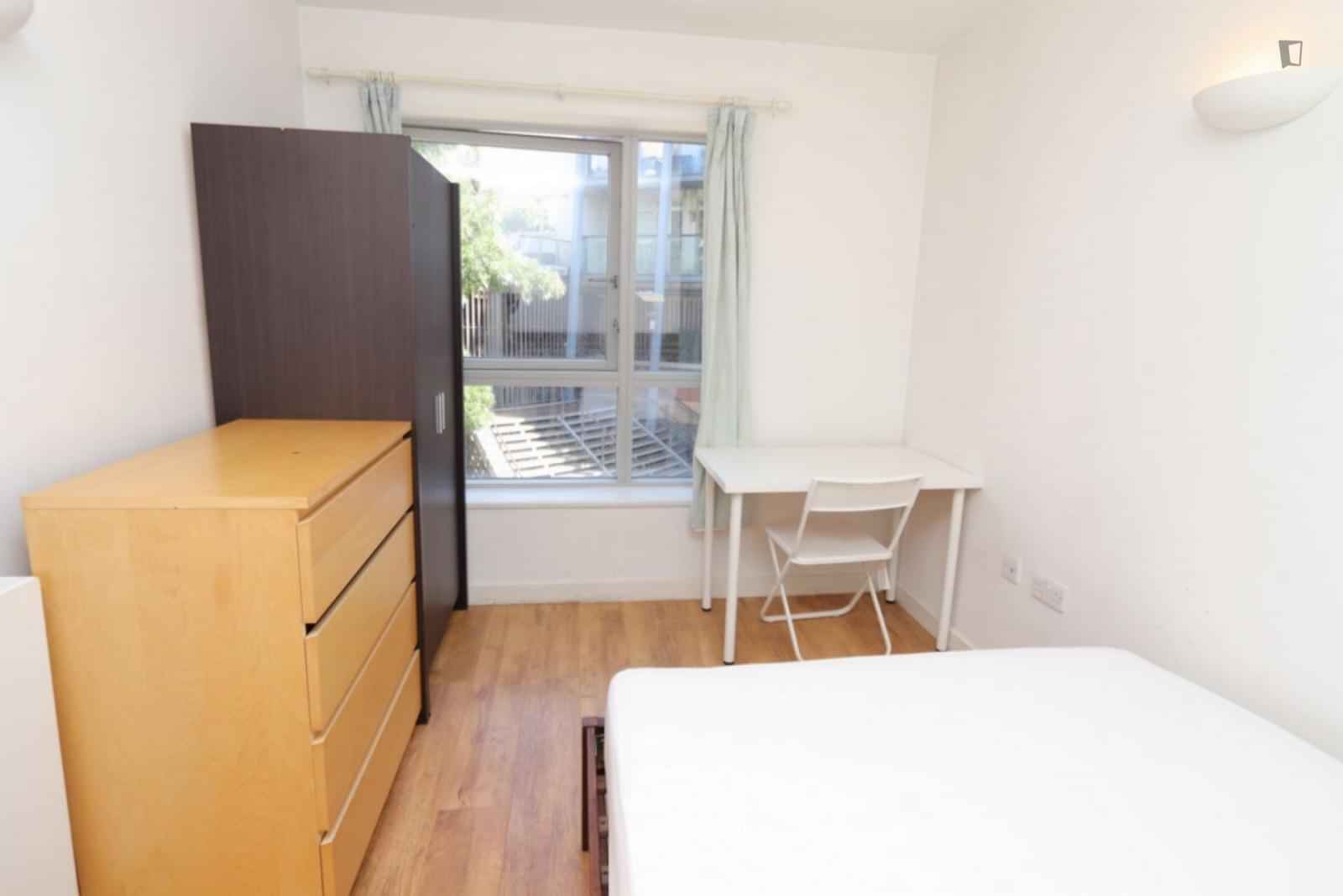 Bedroom 3 - Bathroom?w=400&h=260&fit=crop&q=40&auto=format&trim=auto