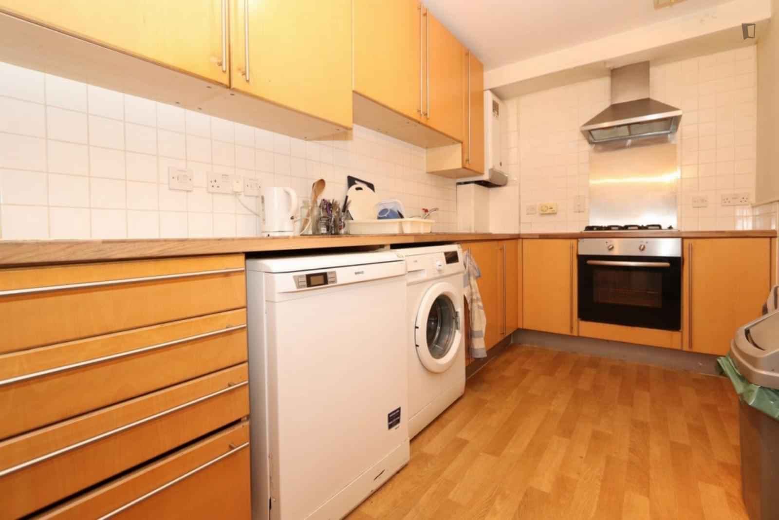 Room 1 - Bedroom?w=400&h=260&fit=crop&q=40&auto=format&trim=auto