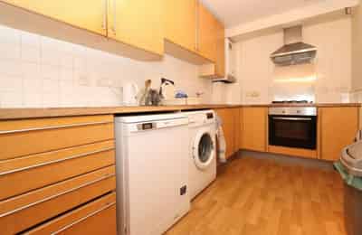 Room 1 - Bedroom?w=400&h=260&fit=crop&q=40&auto=format&trim=auto