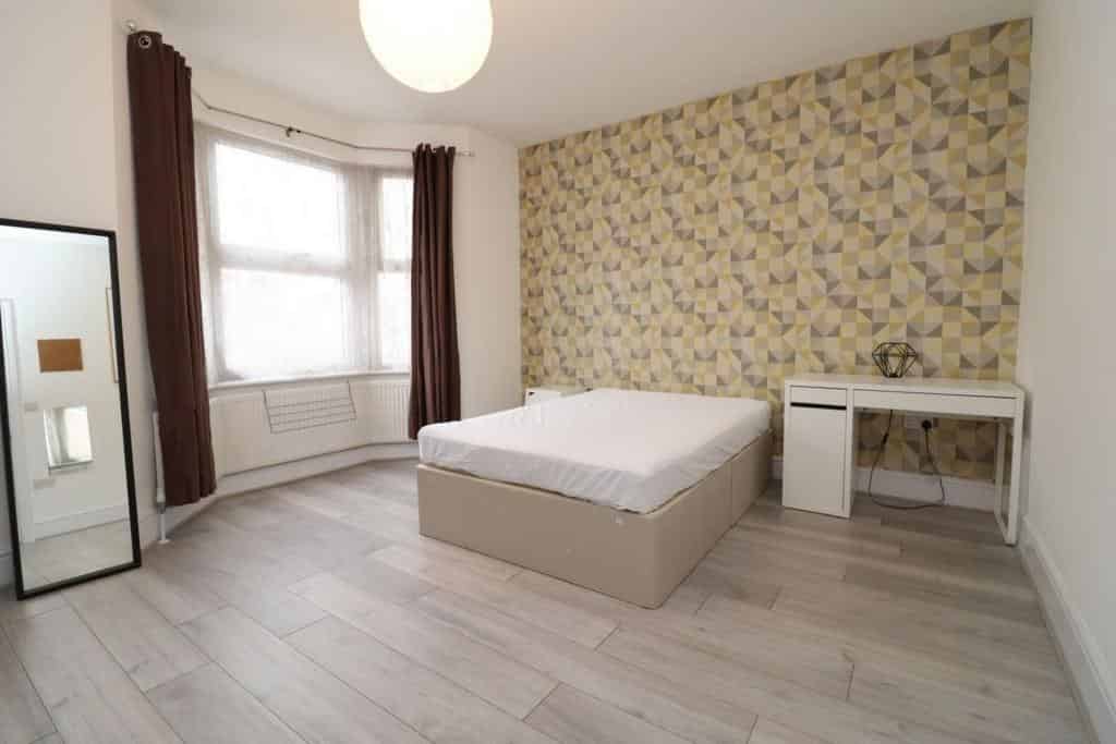 6 bedroom house, Inverine Road - London, England, United Kingdom - Room 1 - Bedroom