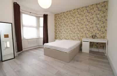 6 bedroom house, Inverine Road - London, England, United Kingdom - Room 1 - Bedroom