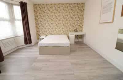 6 bedroom house, Inverine Road - London, England, United Kingdom - Room 1 - Bedroom