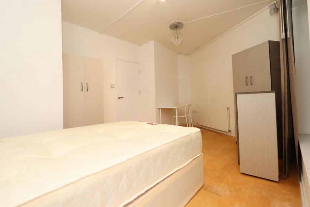 4 bedroom apartment, Alamaro Lodge, Renaissance Walk - London, England, United Kingdom - Cosy double bedroom in Greenwich - Bedroom