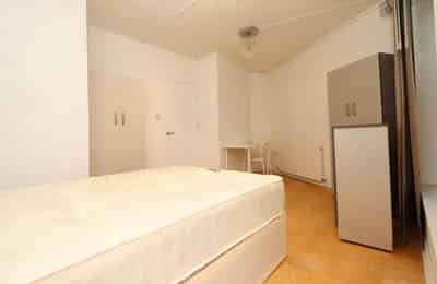 4 bedroom apartment, Alamaro Lodge, Renaissance Walk - London, England, United Kingdom - Cosy double bedroom in Greenwich - Bedroom