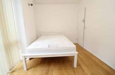 4 bedroom apartment, Becquerel Court - London, England, United Kingdom - Room 1 - Bedroom