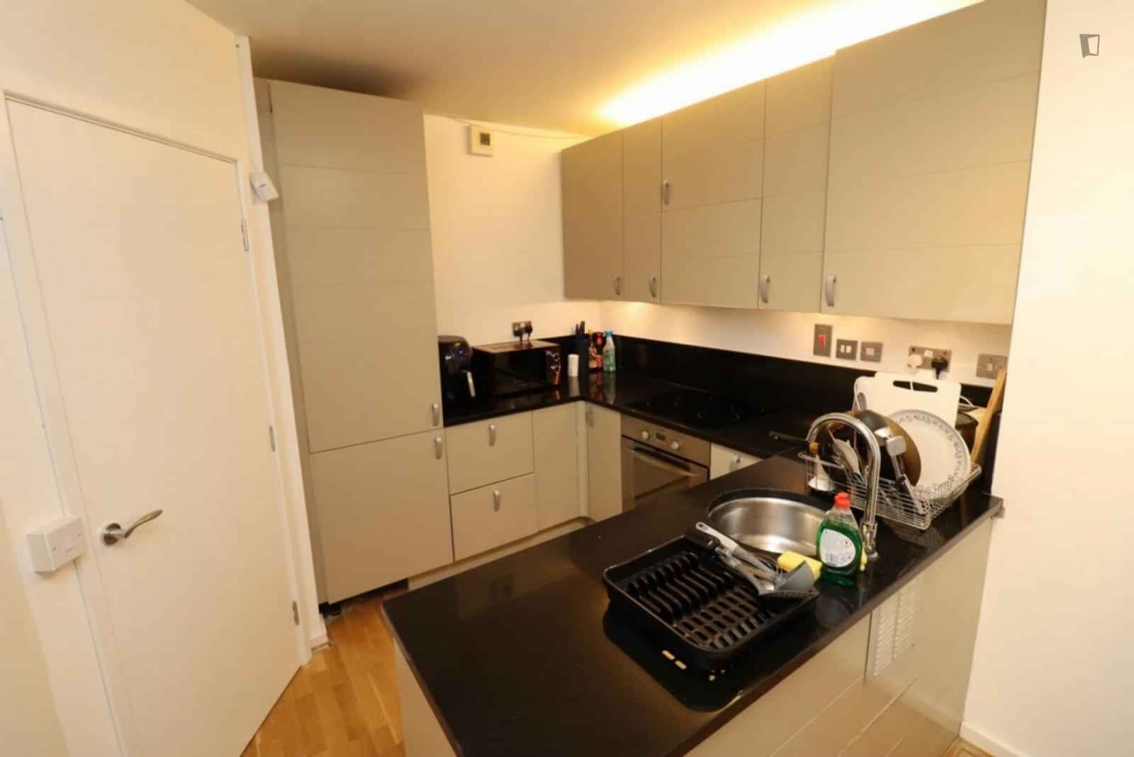 Room 1 - Bedroom?w=400&h=260&fit=crop&q=40&auto=format&trim=auto