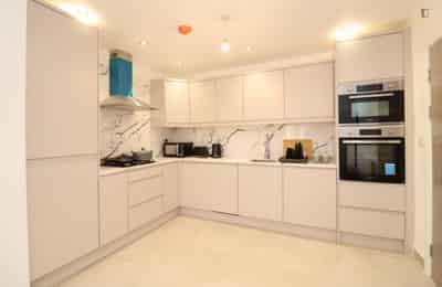 Room 1 - Bedroom?w=400&h=260&fit=crop&q=40&auto=format&trim=auto