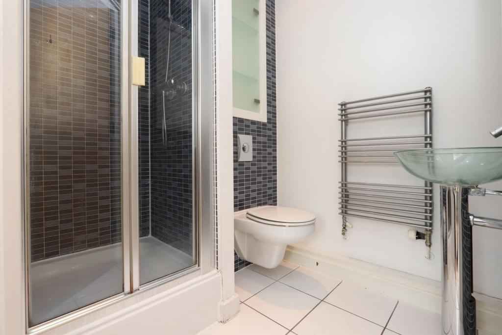 Room 1 - Amenities?w=400&h=260&fit=crop&q=40&auto=format&trim=auto