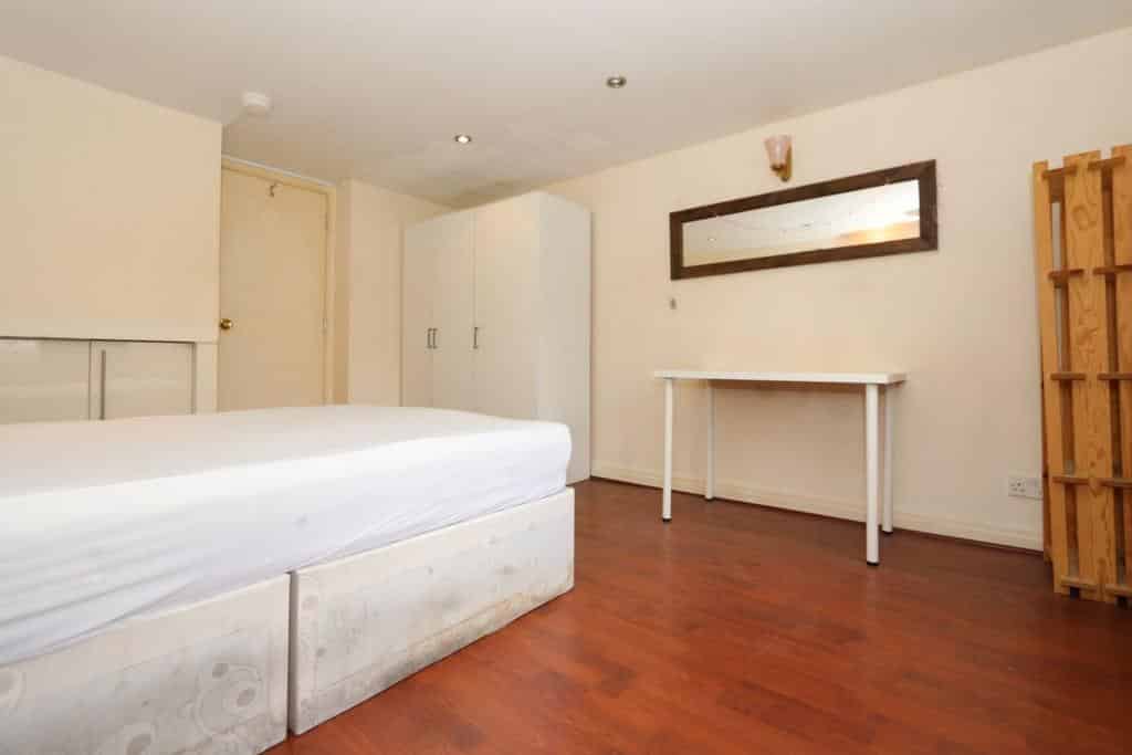 3 bedroom apartment, Elmgreen Close - London, England, United Kingdom - Room 1 - Bedroom
