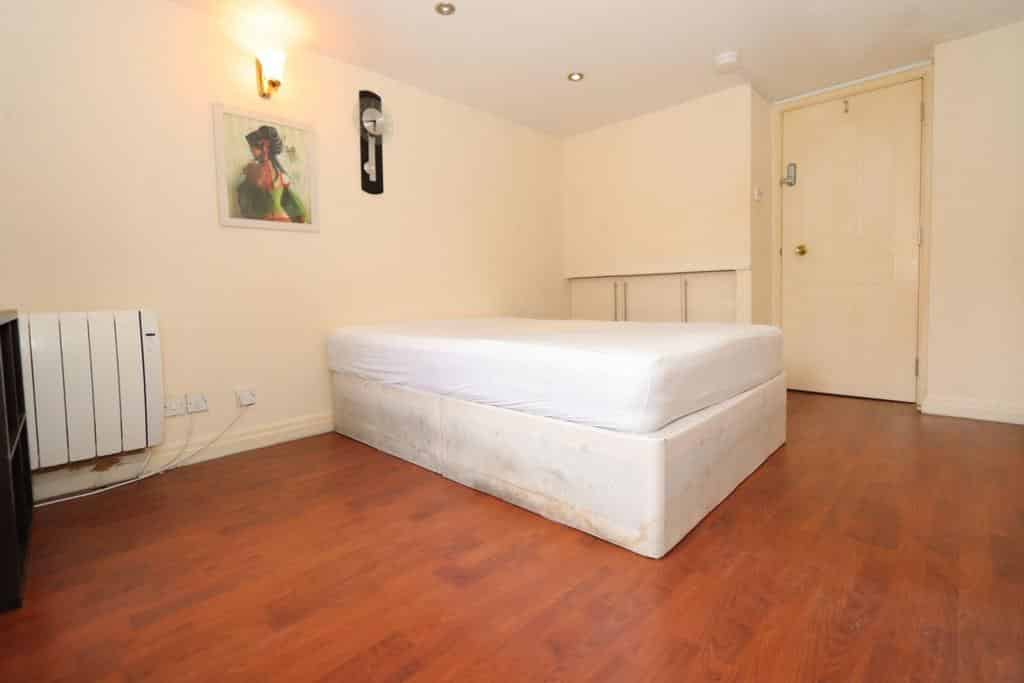 3 bedroom apartment, Elmgreen Close - London, England, United Kingdom - Room 1 - Bedroom