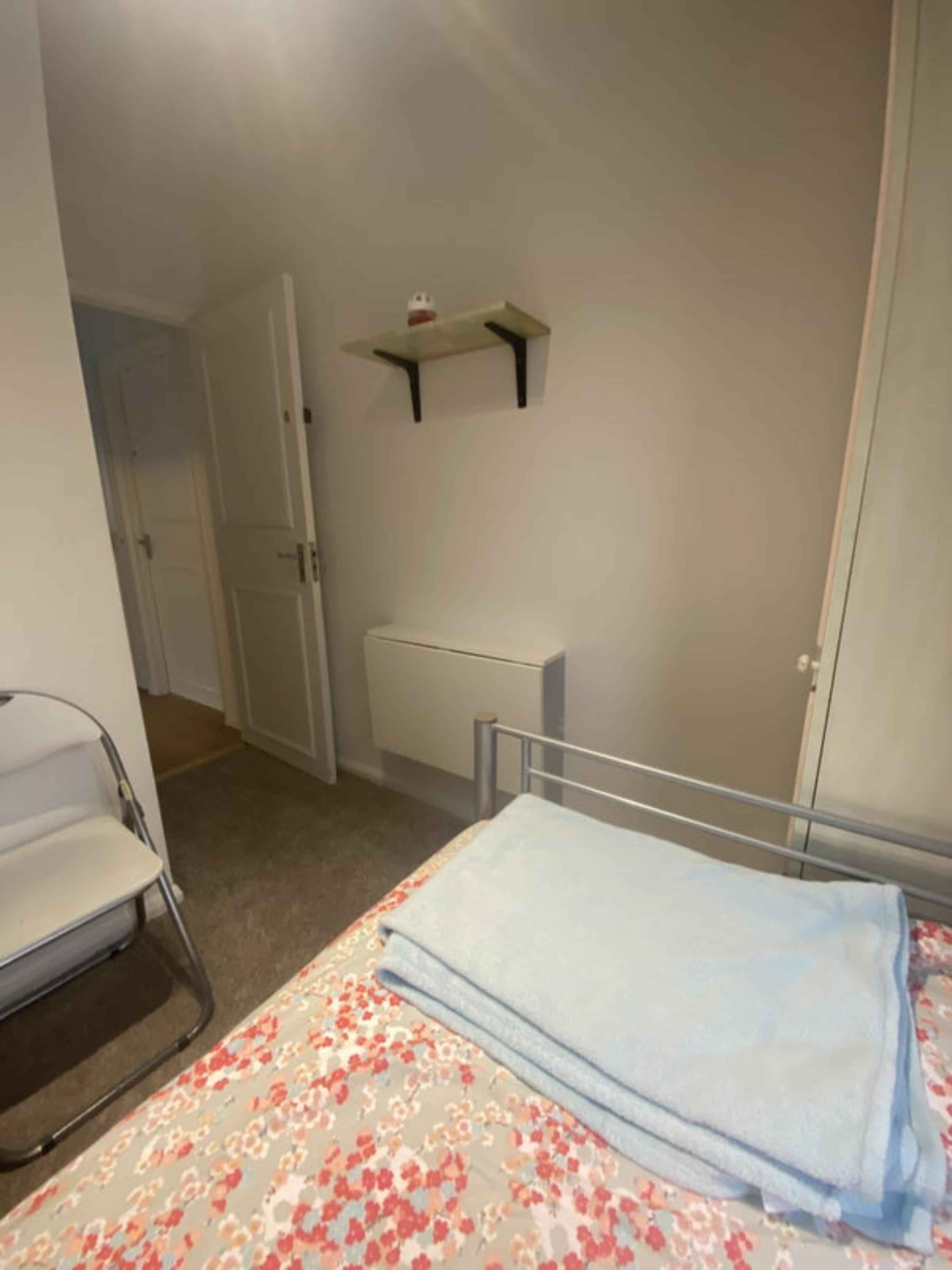 4 bedroom apartment, Adams Close - London, England, United Kingdom - Room 1 - Bedroom