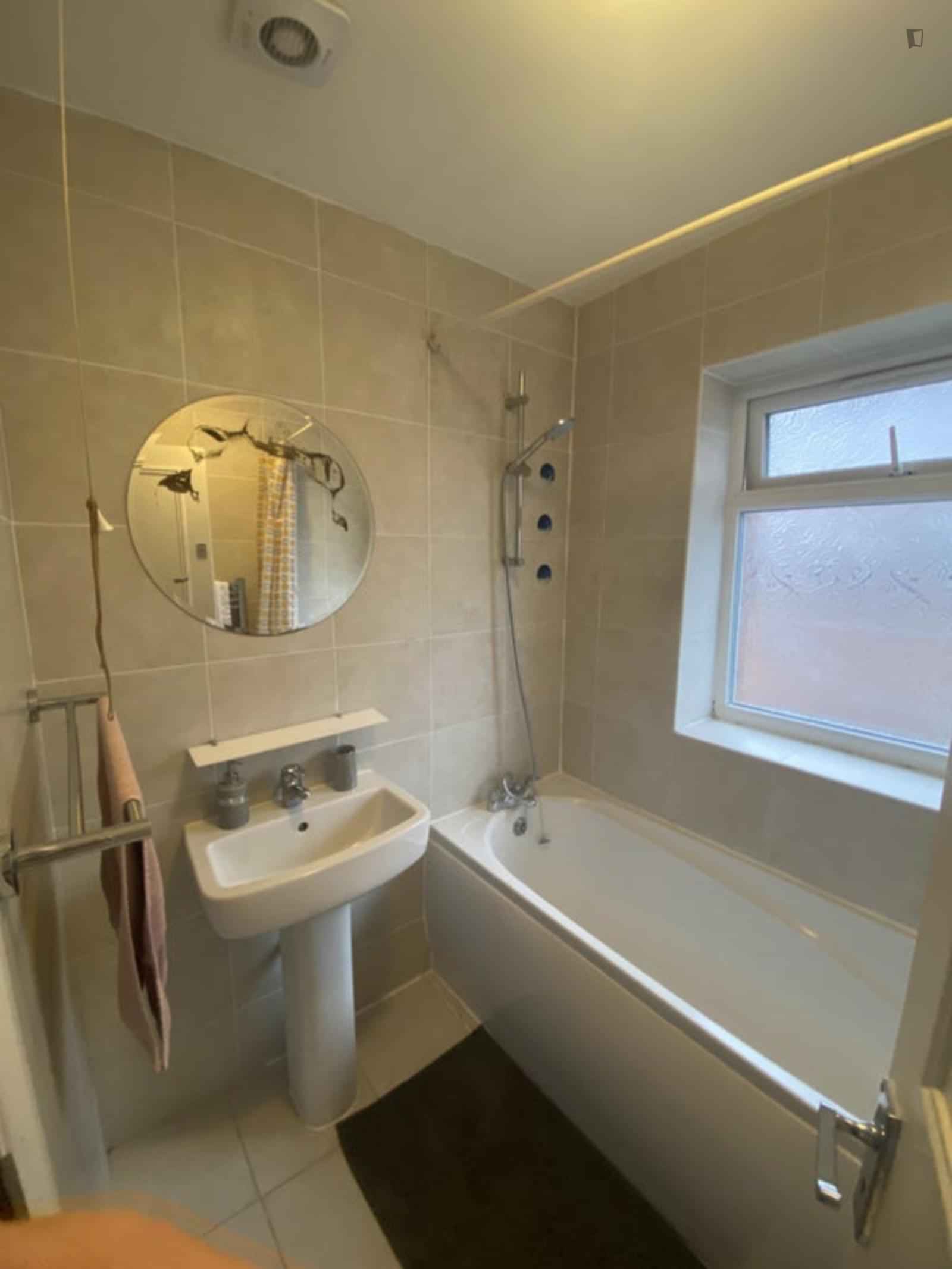 Room 1 - Bedroom?w=400&h=260&fit=crop&q=40&auto=format&trim=auto