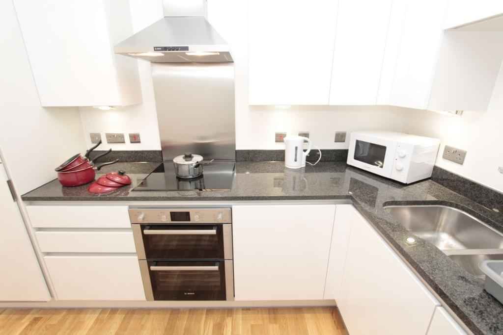 3 bedroom apartment, Centenary Heights - London, England, United Kingdom - kitchen - Kitchen - 04-07-2023
