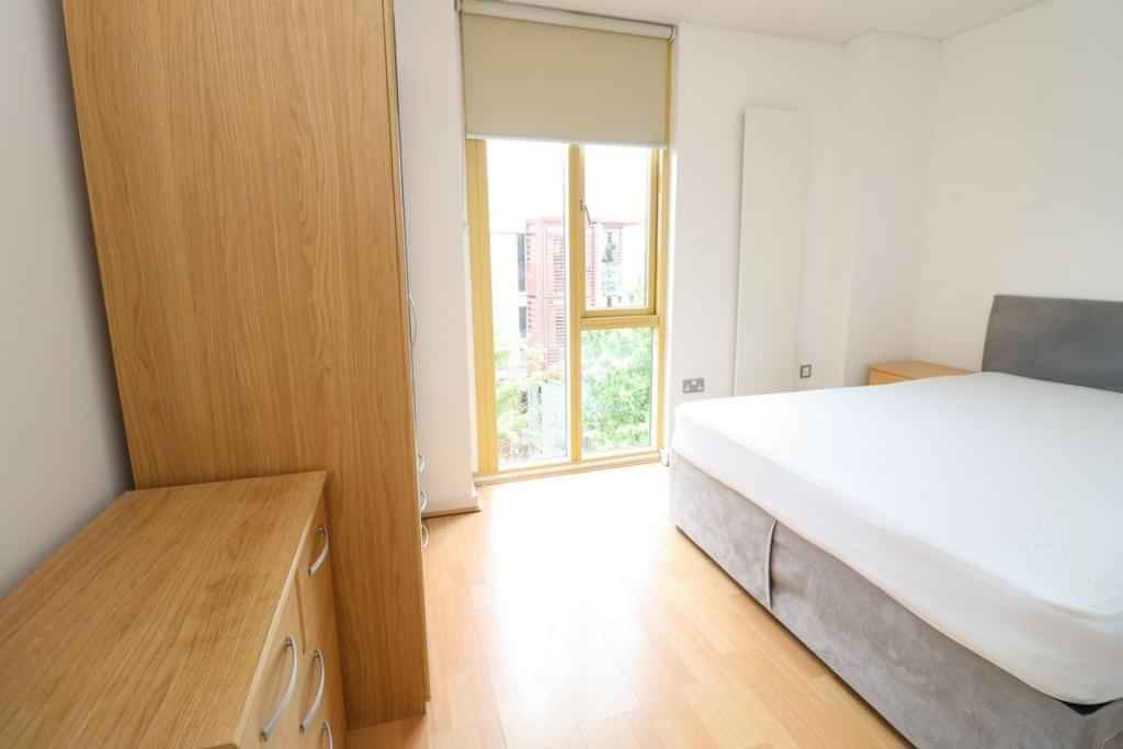 3 bedroom apartment, 64, School Square - London, England, United Kingdom - Room 1 - Bedroom