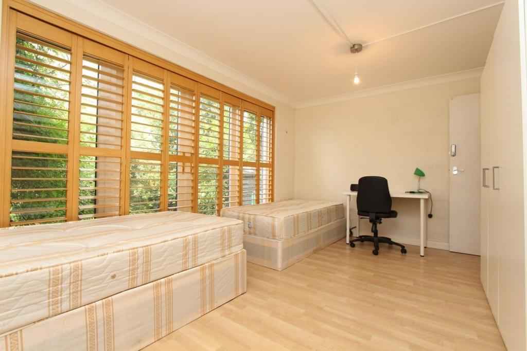 3 bedroom apartment, Ropemaker Road - London, England, United Kingdom - Room 1 - Bedroom