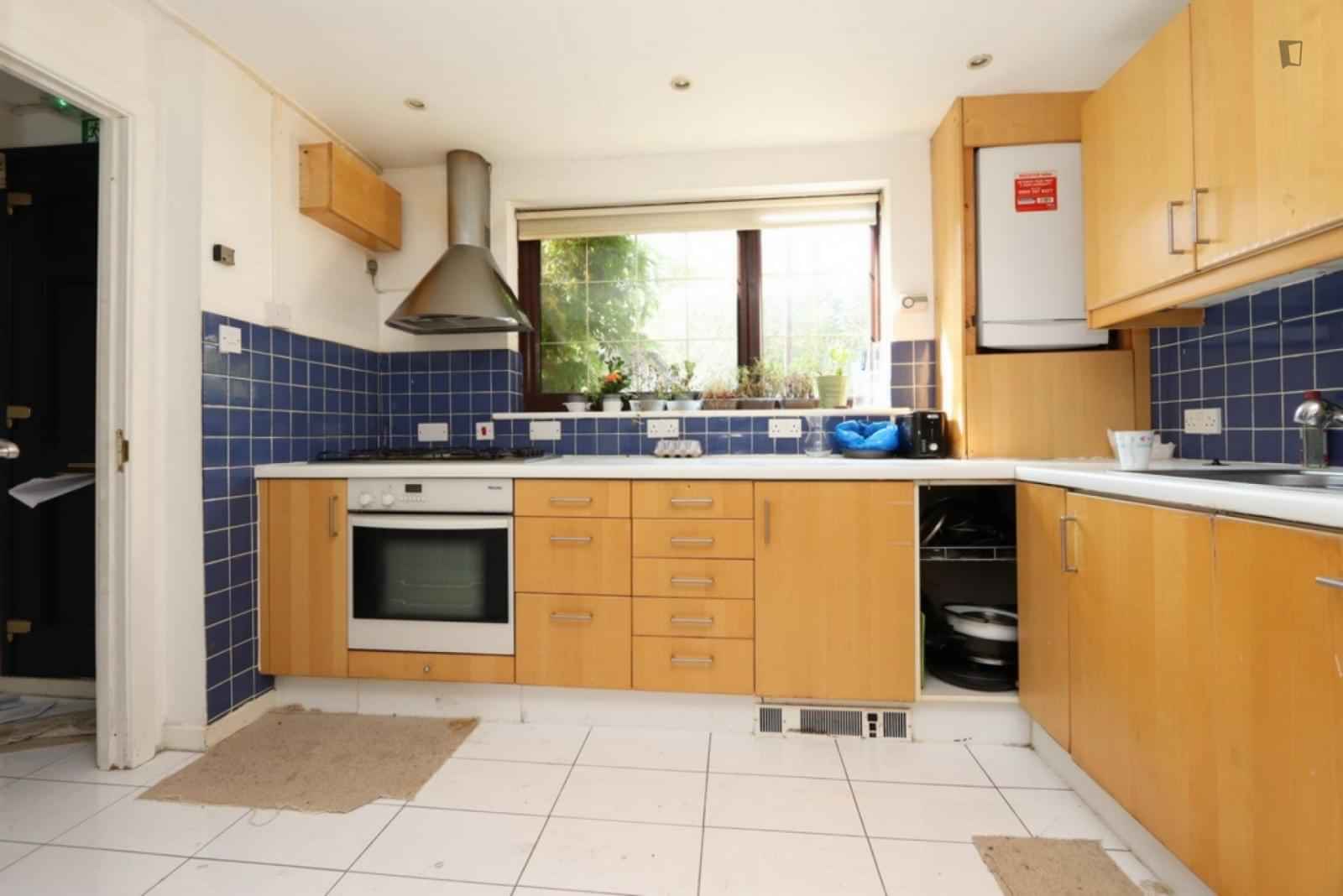 Room 1 - Bedroom?w=400&h=260&fit=crop&q=40&auto=format&trim=auto