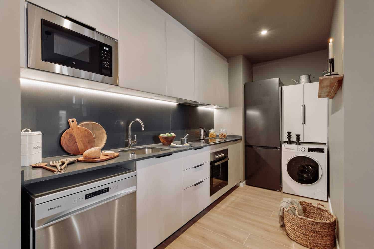 Common Area?w=400&h=260&fit=crop&q=40&auto=format&trim=auto