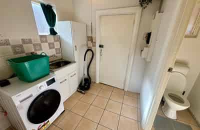 Room 1 - Kitchen?w=400&h=260&fit=crop&q=40&auto=format&trim=auto