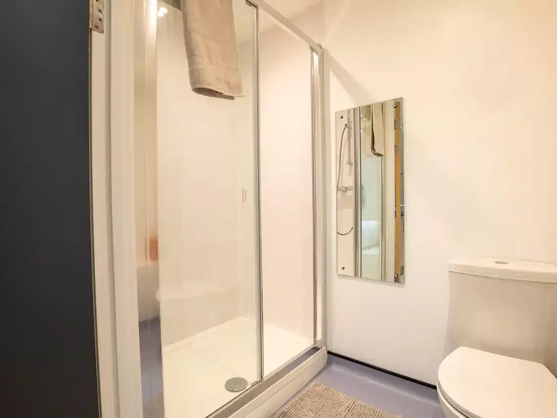 Amenities?w=400&h=260&fit=crop&q=40&auto=format&trim=auto