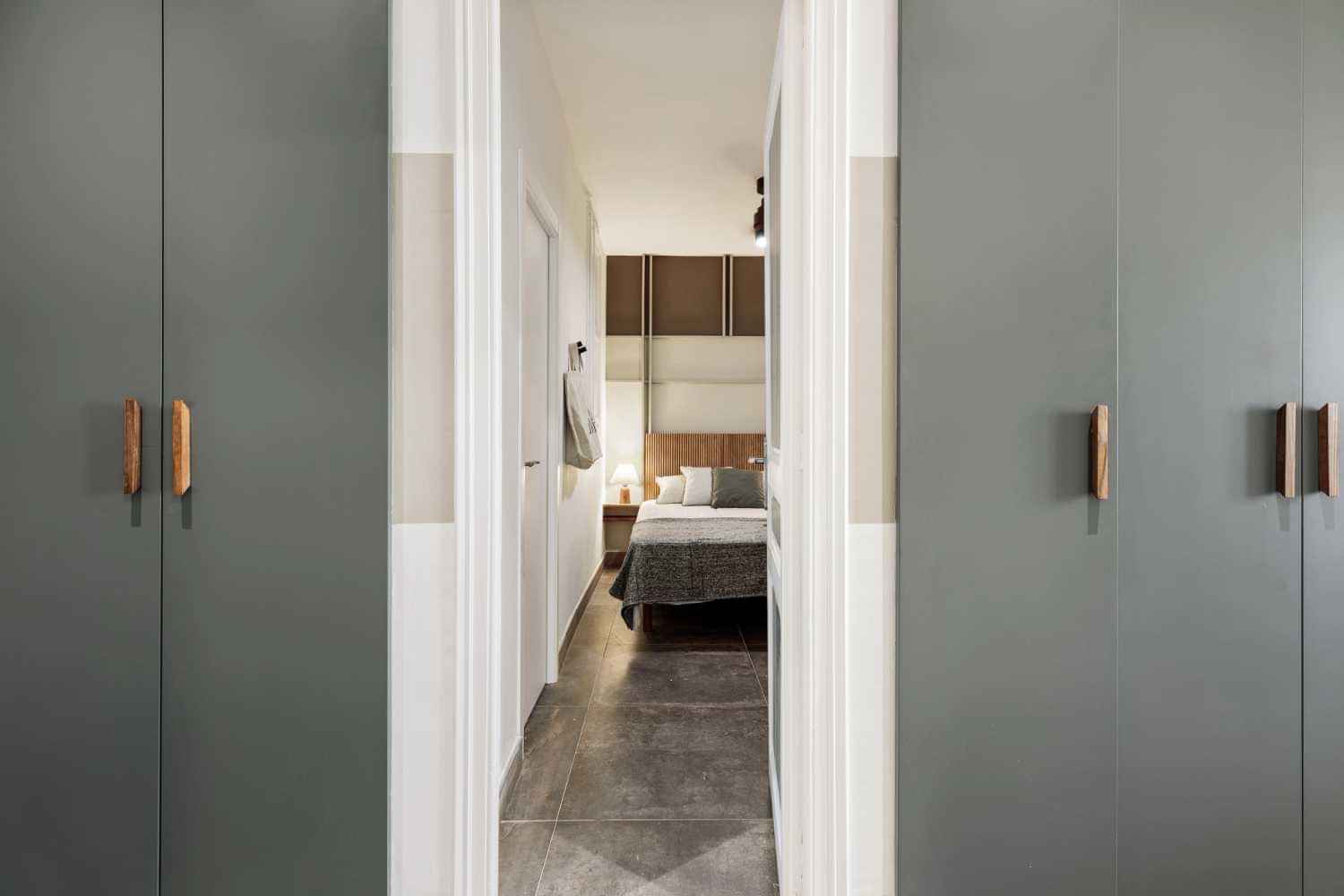 Exterior?w=400&h=260&fit=crop&q=40&auto=format&trim=auto