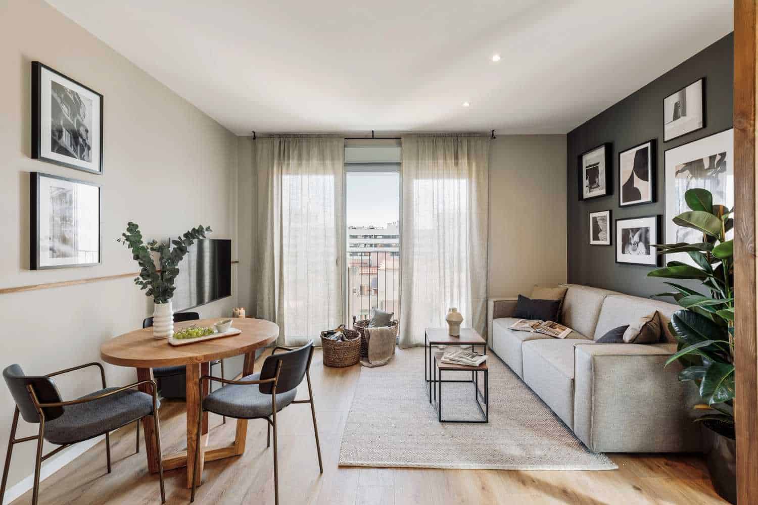 Common Area?w=400&h=260&fit=crop&q=40&auto=format&trim=auto