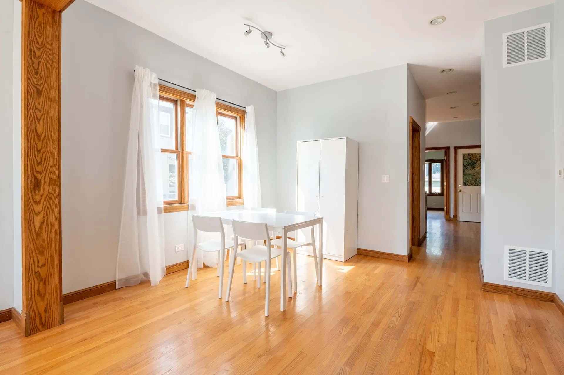 Common Area?w=400&h=260&fit=crop&q=40&auto=format&trim=auto