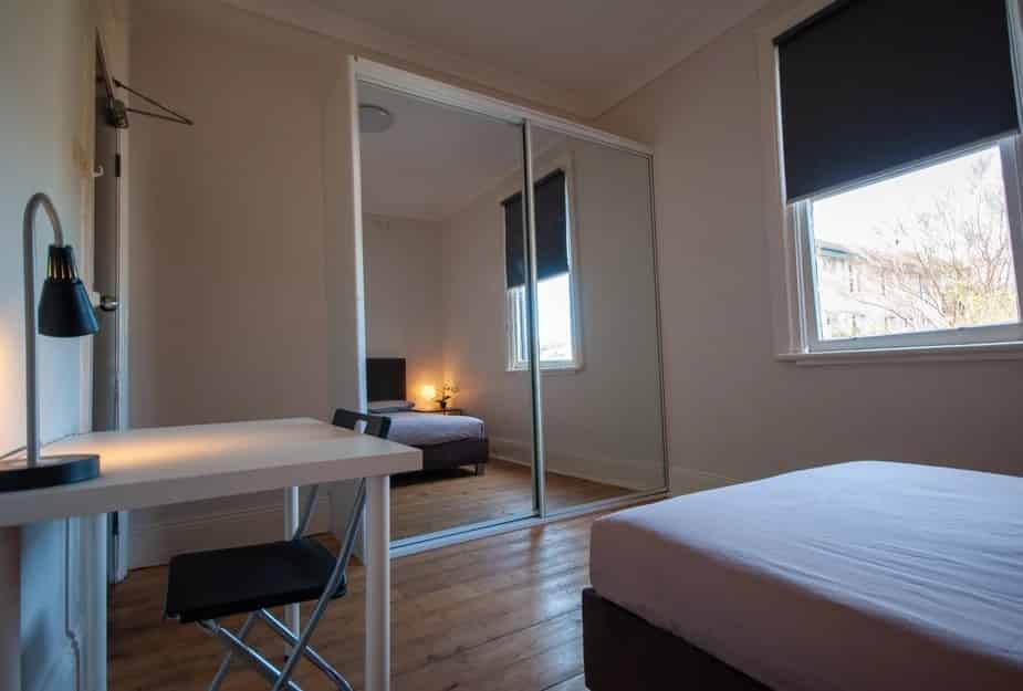 Kitchen?w=400&h=260&fit=crop&q=40&auto=format&trim=auto