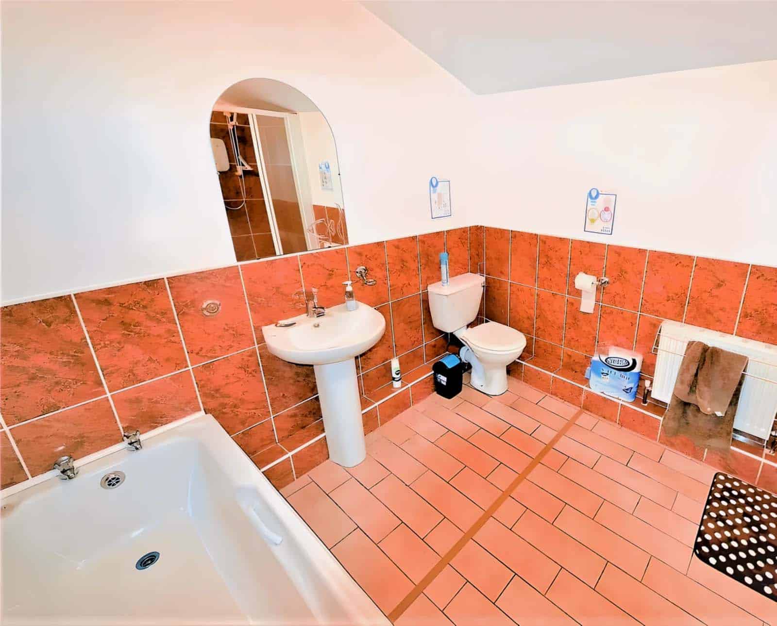 Amenities?w=400&h=260&fit=crop&q=40&auto=format&trim=auto