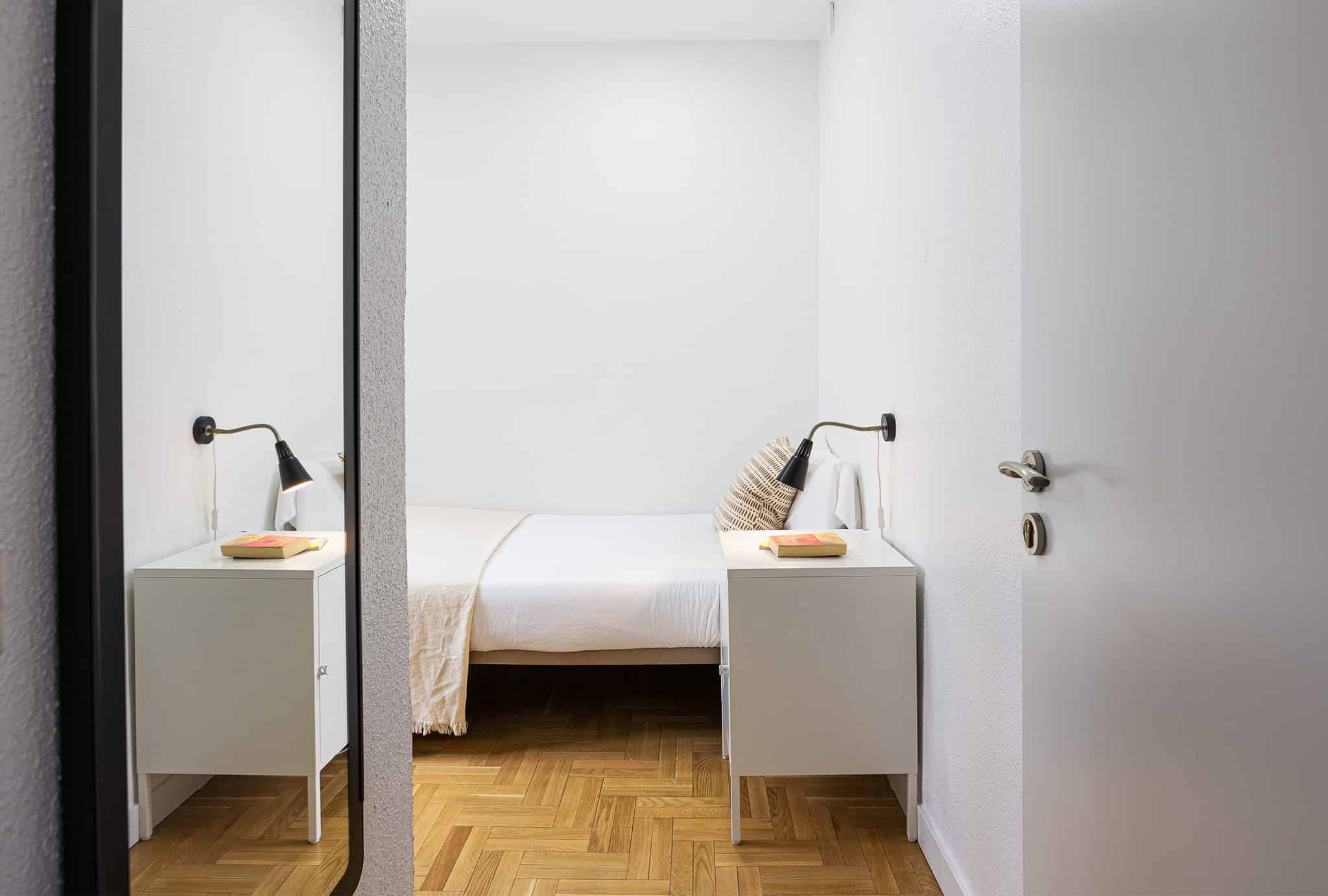 AAG-HAB1 - Bedroom?w=400&h=260&fit=crop&q=40&auto=format&trim=auto