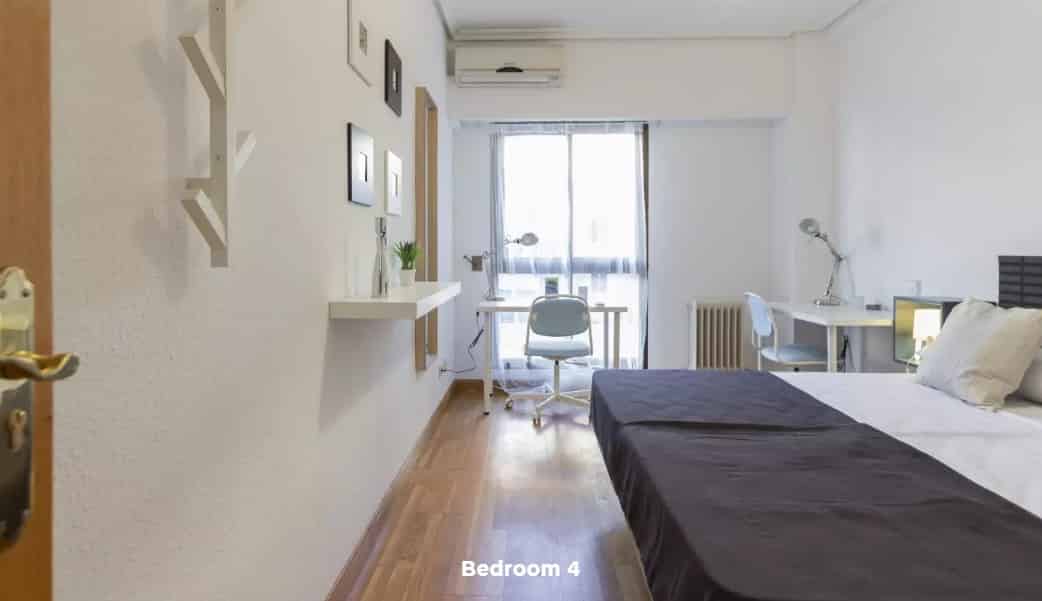 Kitchen?w=400&h=260&fit=crop&q=40&auto=format&trim=auto