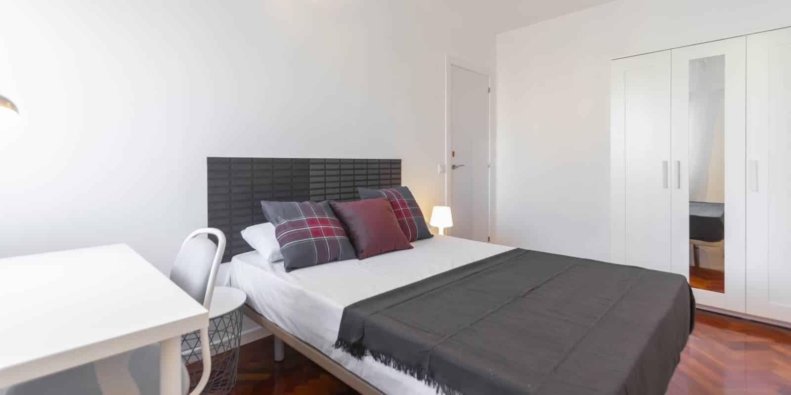 Amenities?w=400&h=260&fit=crop&q=40&auto=format&trim=auto