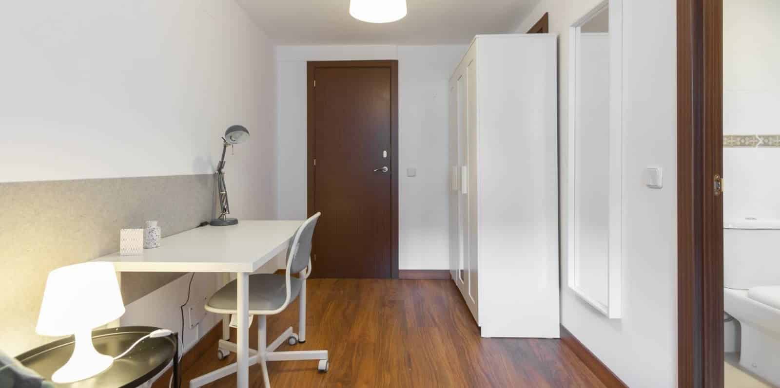 Amenities?w=400&h=260&fit=crop&q=40&auto=format&trim=auto