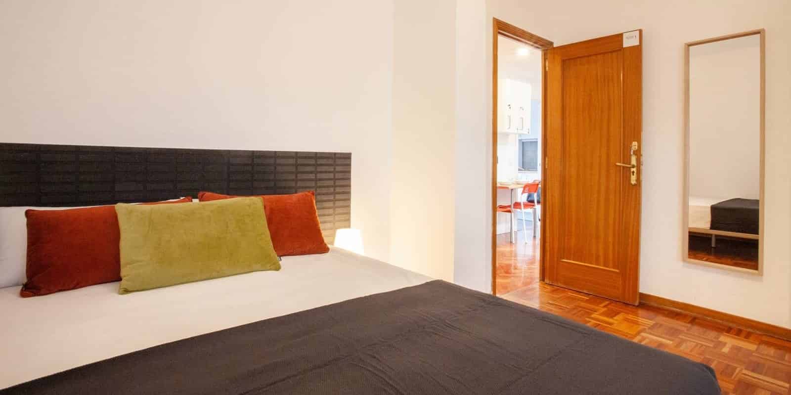 Amenities?w=400&h=260&fit=crop&q=40&auto=format&trim=auto