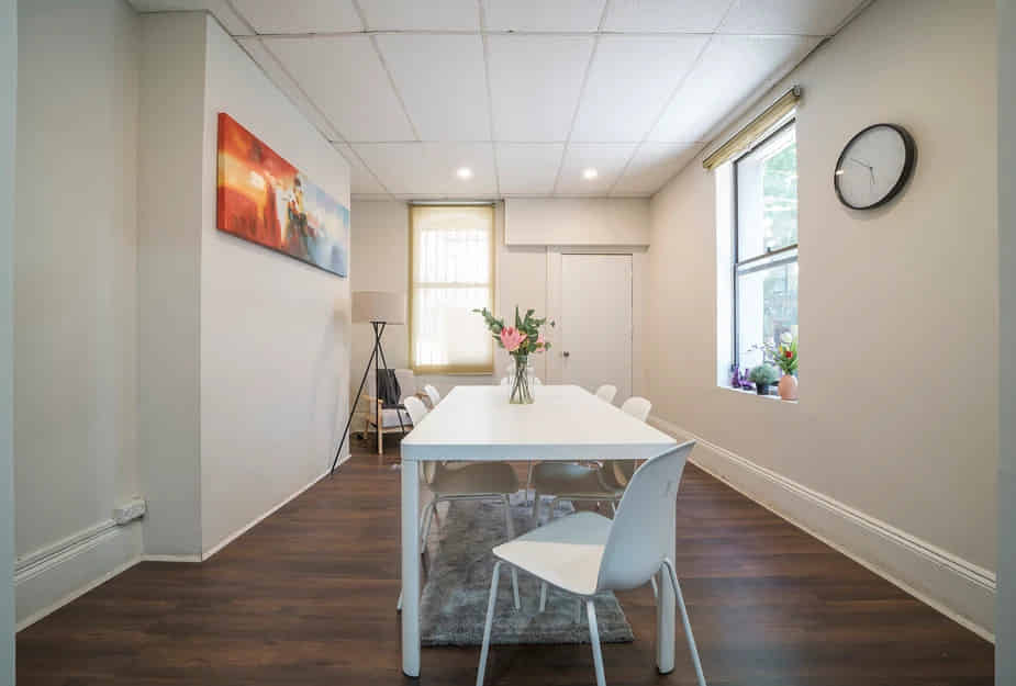 Common Area?w=400&h=260&fit=crop&q=40&auto=format&trim=auto