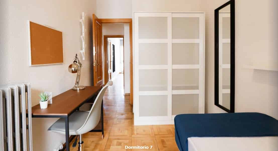 Kitchen?w=400&h=260&fit=crop&q=40&auto=format&trim=auto