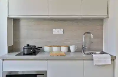 Kitchen?w=400&h=260&fit=crop&q=40&auto=format&trim=auto