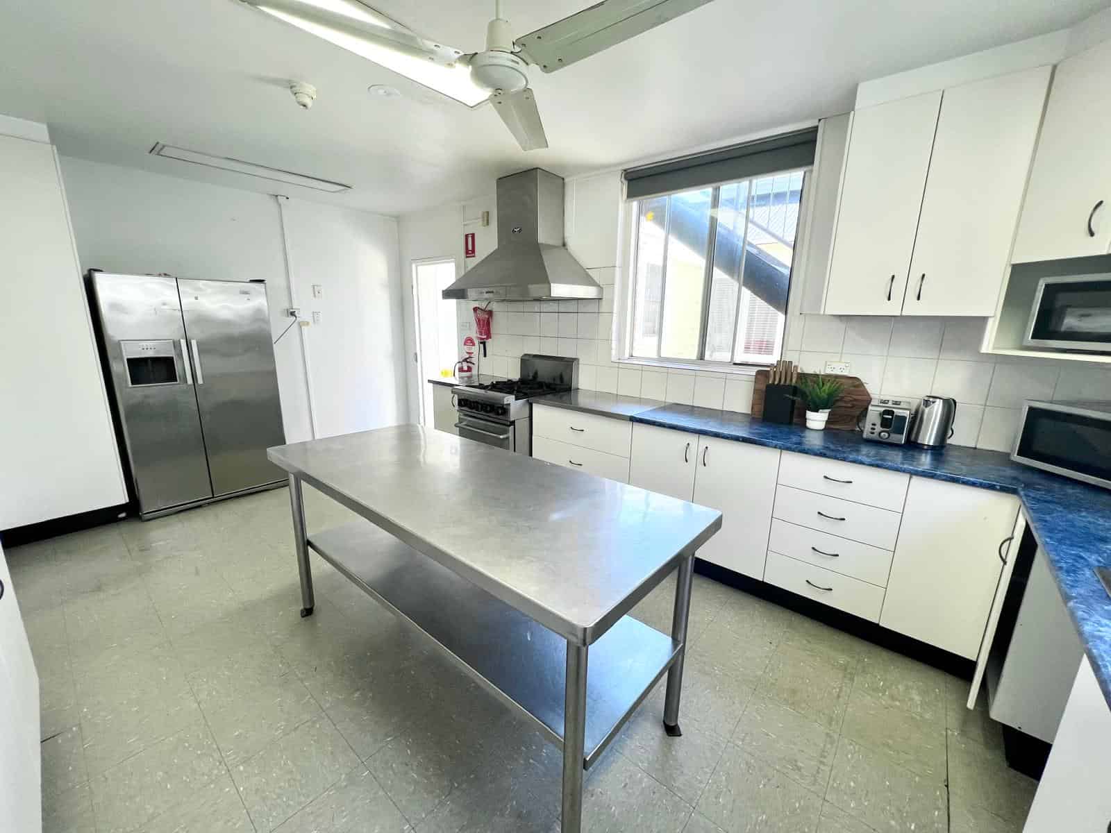 Common Area?w=400&h=260&fit=crop&q=40&auto=format&trim=auto