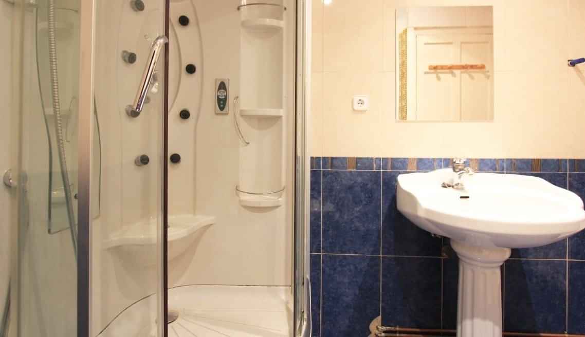 Alcala, Madrid - Madrid, Spain - Bathroom