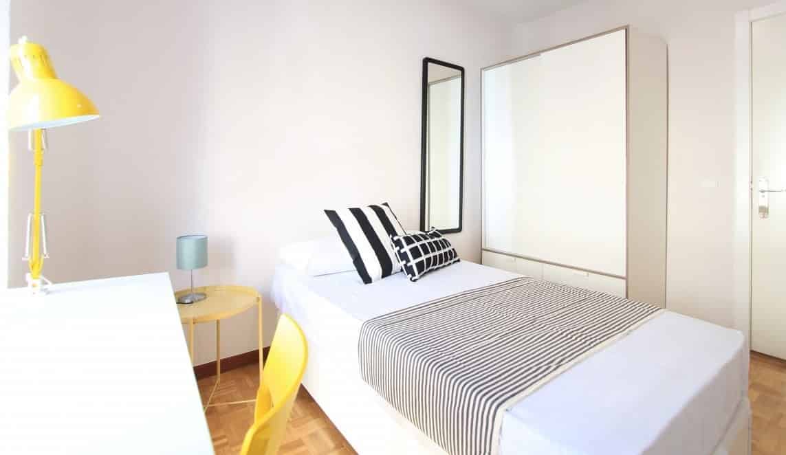 Kitchen?w=400&h=260&fit=crop&q=40&auto=format&trim=auto