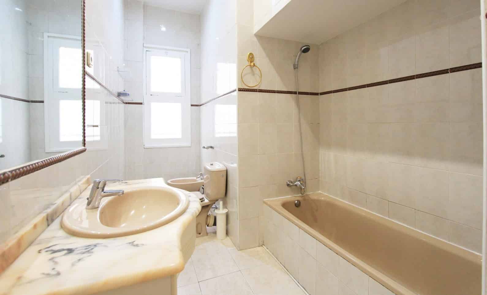 Amado Nervo, Madrid - Madrid, Spain - Bathroom